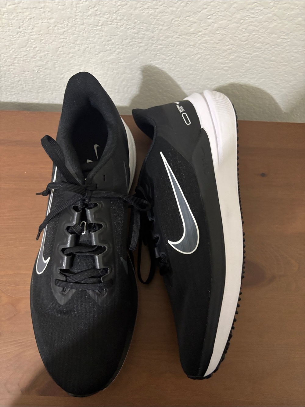 Nike Men’s Black and White Athletic Running Shoes